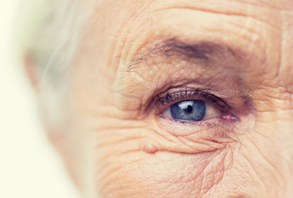 an elderly person’s eye